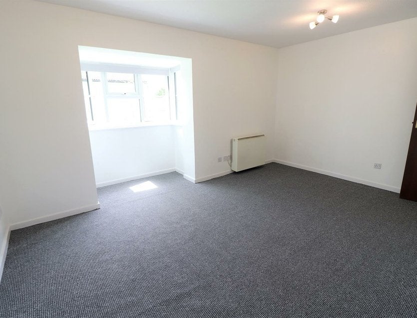 Flat Clarkes Drive in Greater London