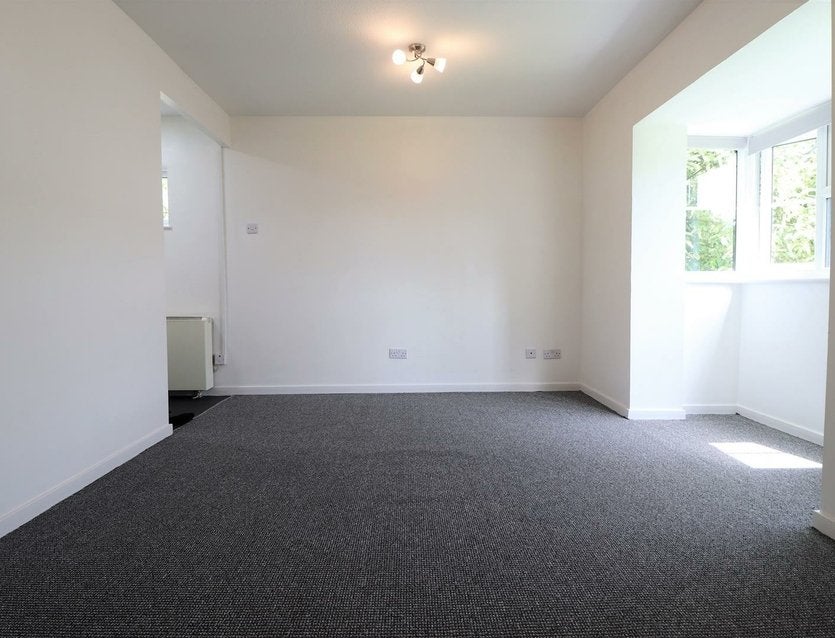 Flat Clarkes Drive in Greater London