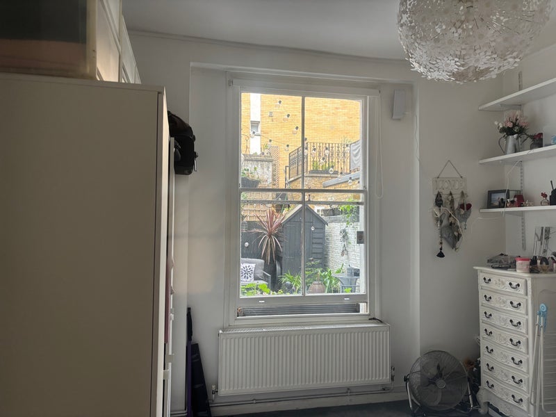 Room Queen's Crescent in Greater London
