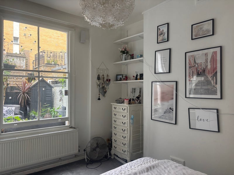 Room Queen's Crescent in Greater London