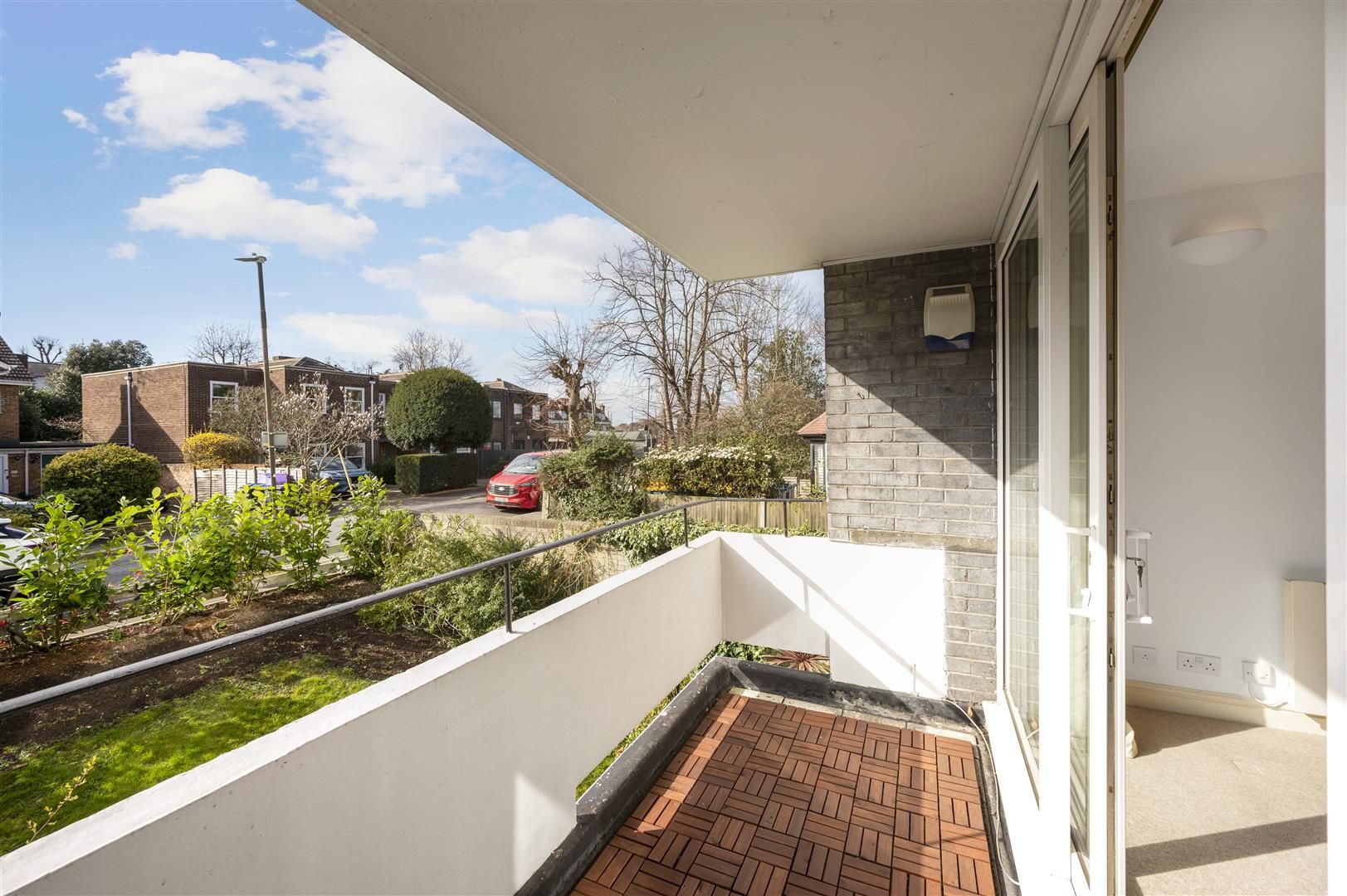 Flat Lansdowne Road in Greater London
