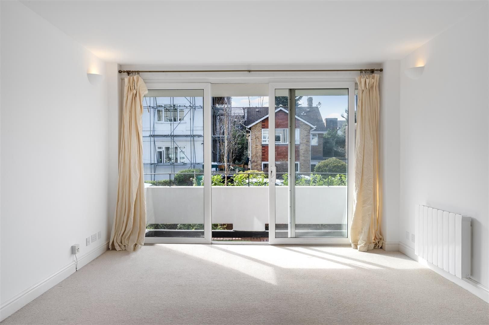 Flat Lansdowne Road in Greater London