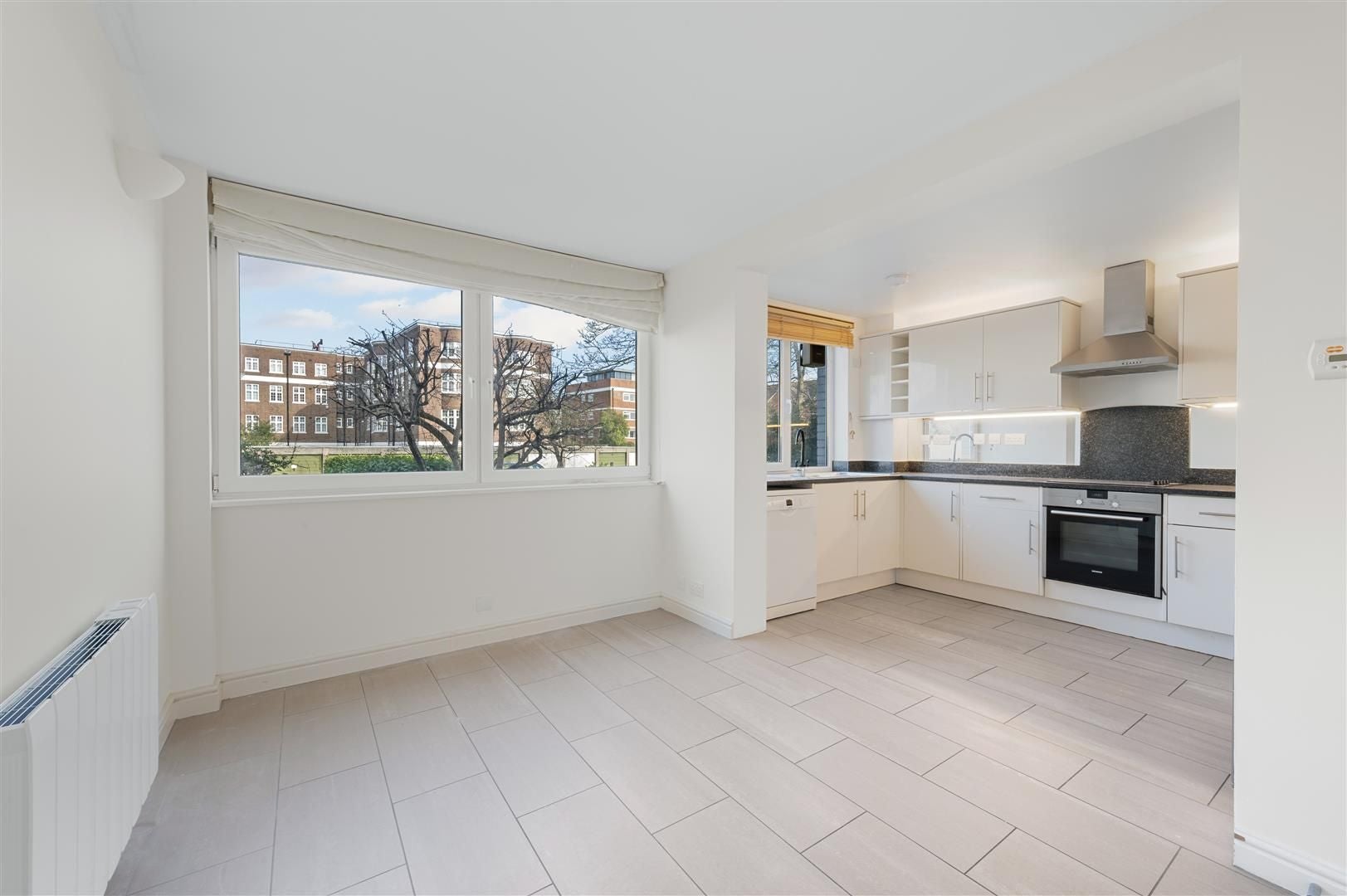 Flat Lansdowne Road in Greater London