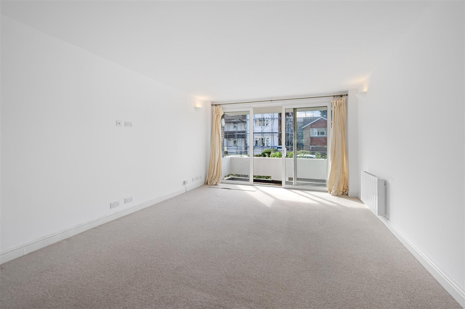 Flat Lansdowne Road in Greater London