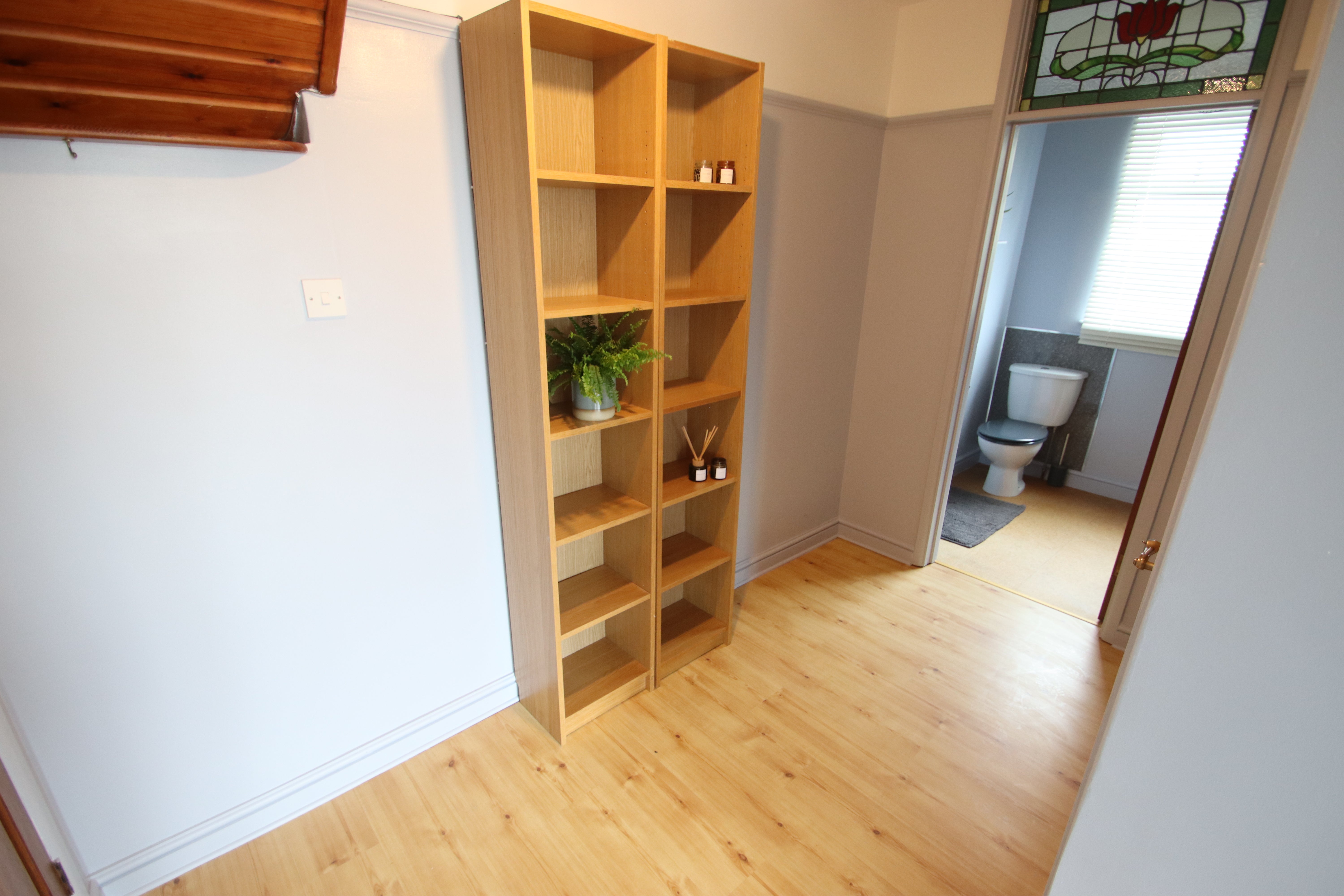 Flat South Lawn Close in Locking Parklands