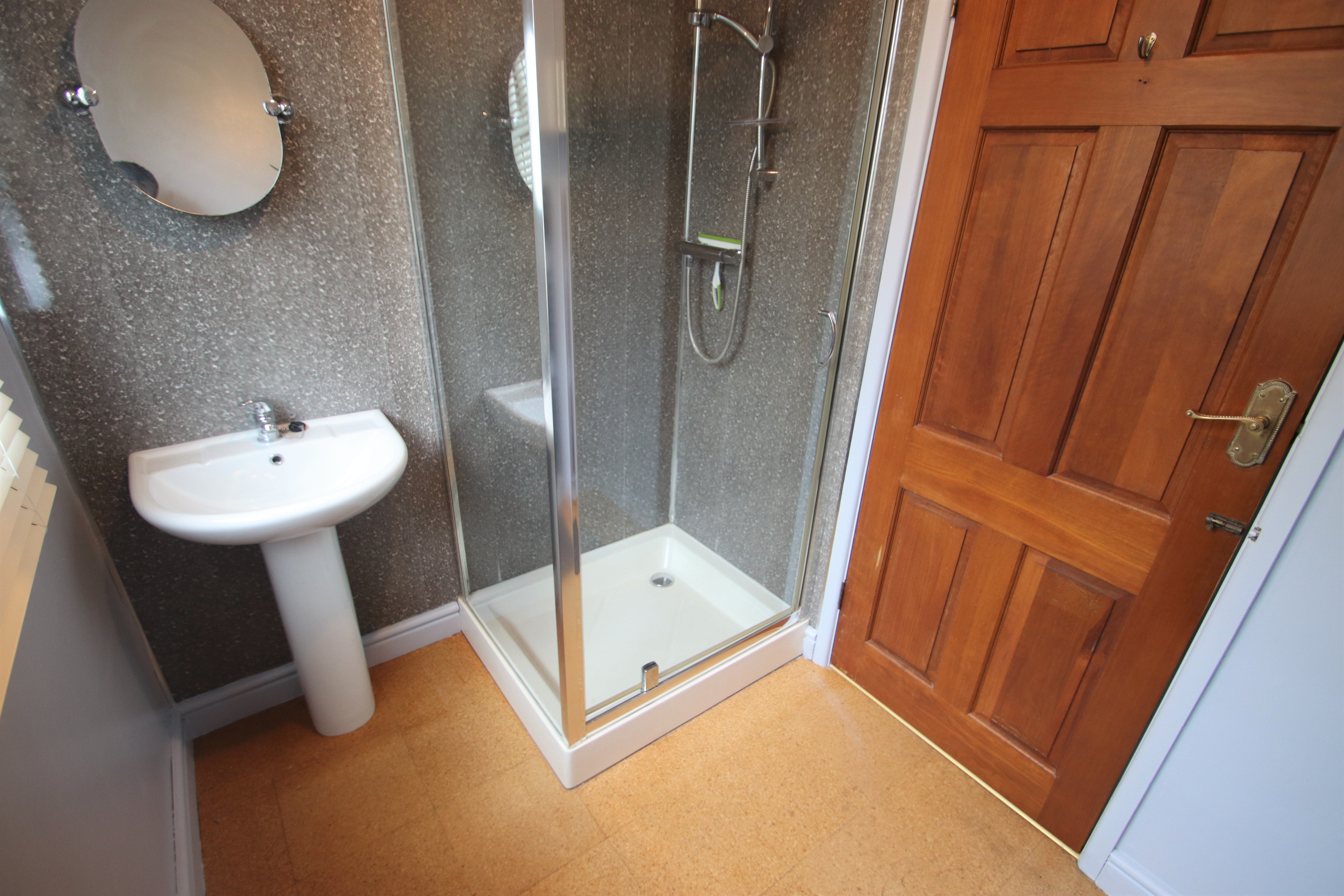 Flat South Lawn Close in Locking Parklands