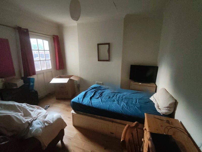 Room Davidson Road in Greater London
