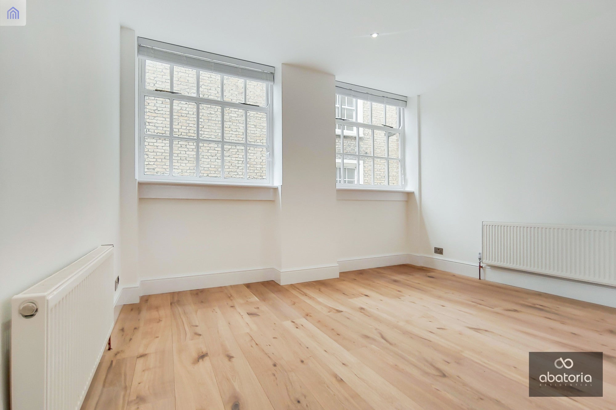 Flat Wapping Lane in Greater London
