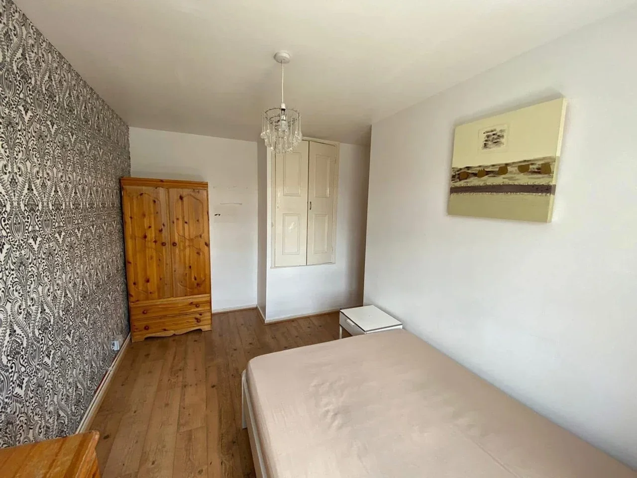 Room Ellsworth Street in Greater London