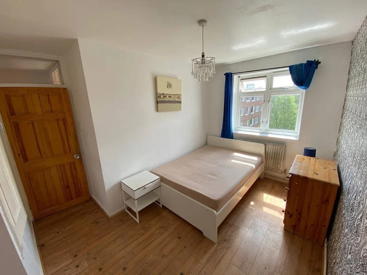 Room Ellsworth Street in Greater London