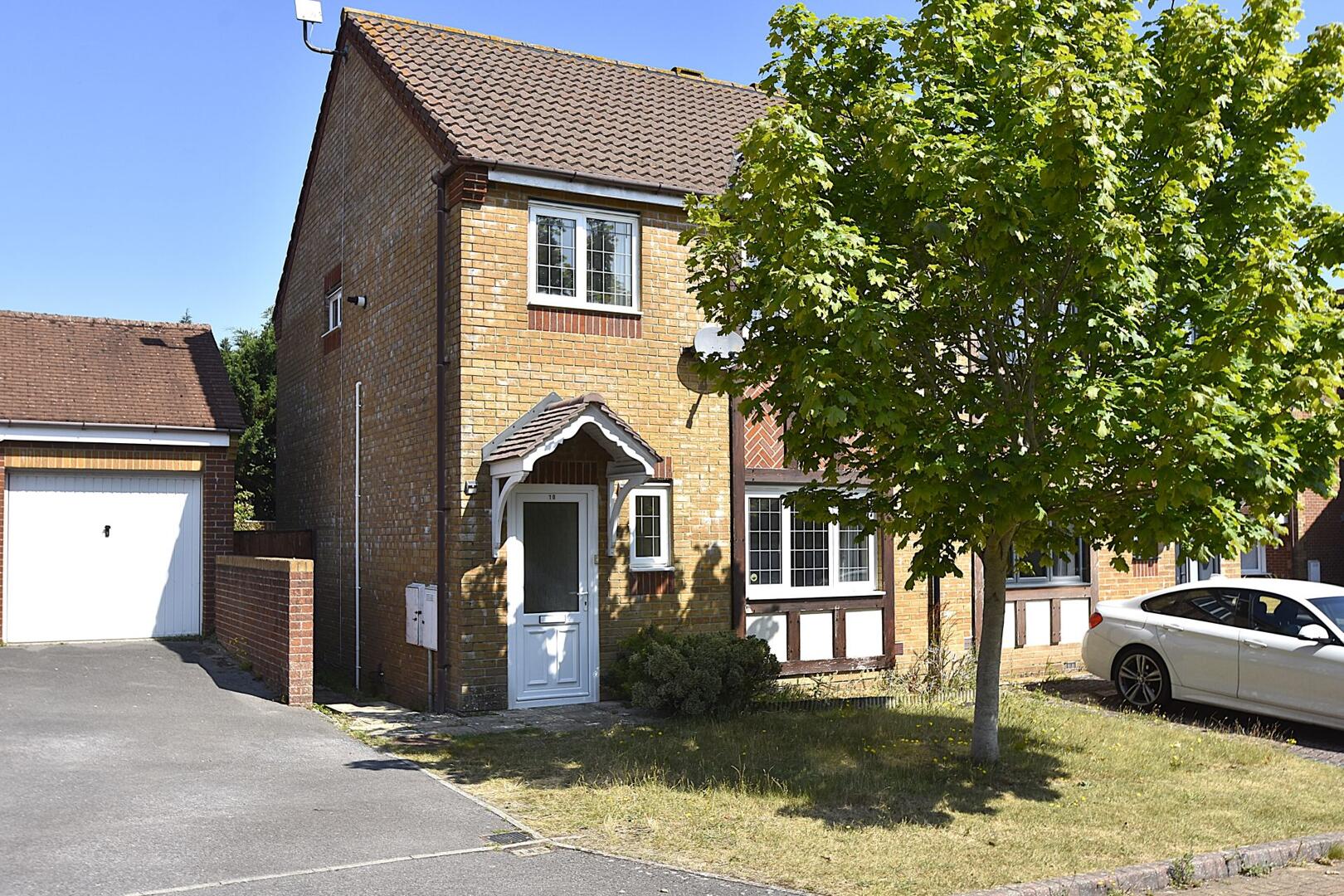 House Ensign Close in Cowes