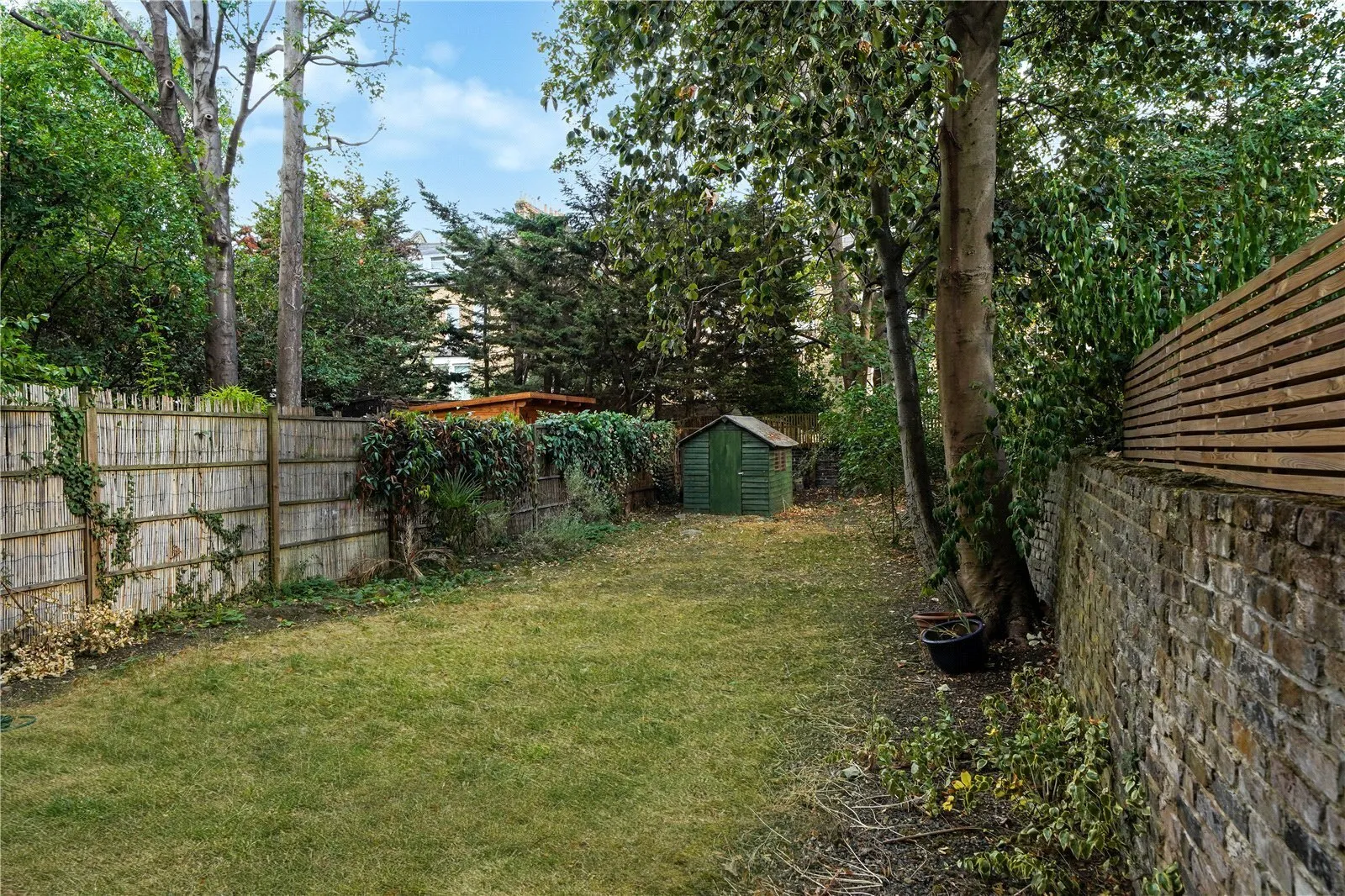 Flat Brondesbury Road in Greater London