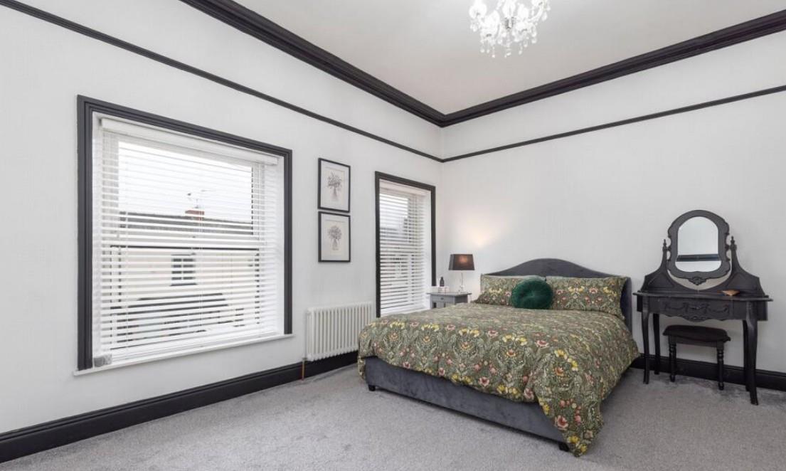 Flat Bickley Street in Greater London