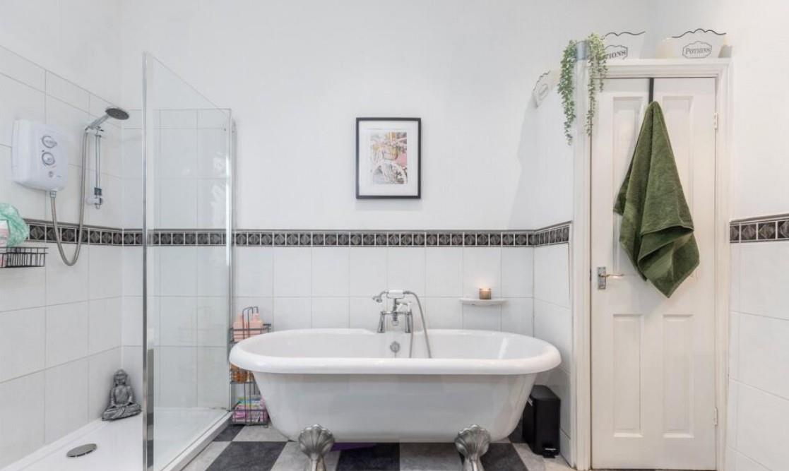 Flat Bickley Street in Greater London