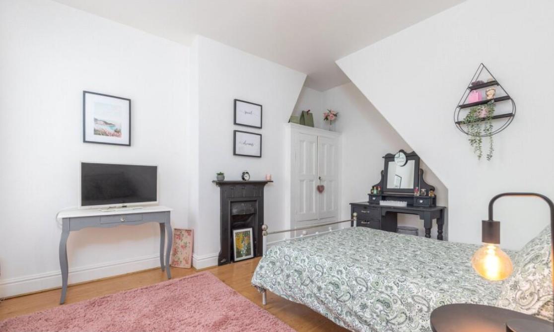 Flat Bickley Street in Greater London