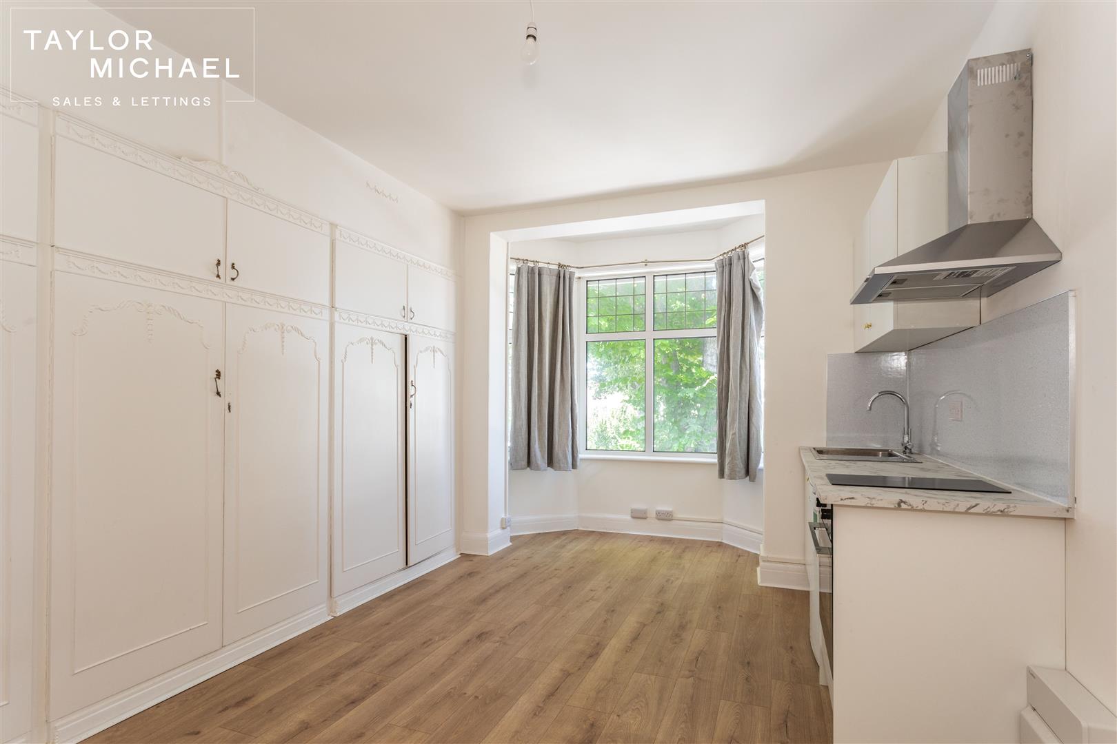 Room Holland Road in Hove