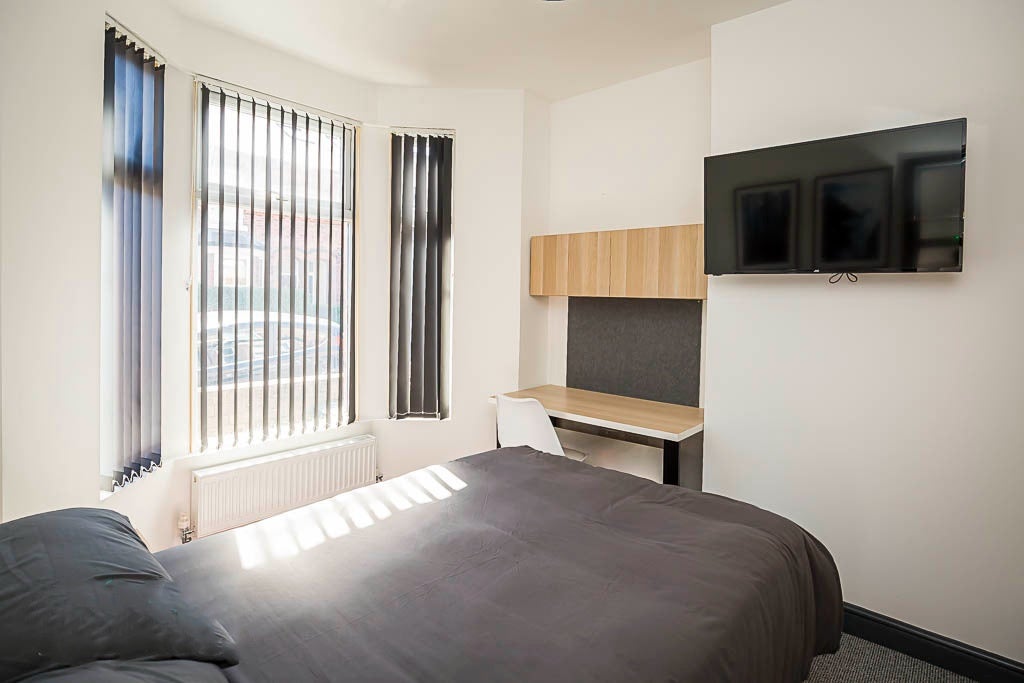 Room Gladstone Avenue in Chester