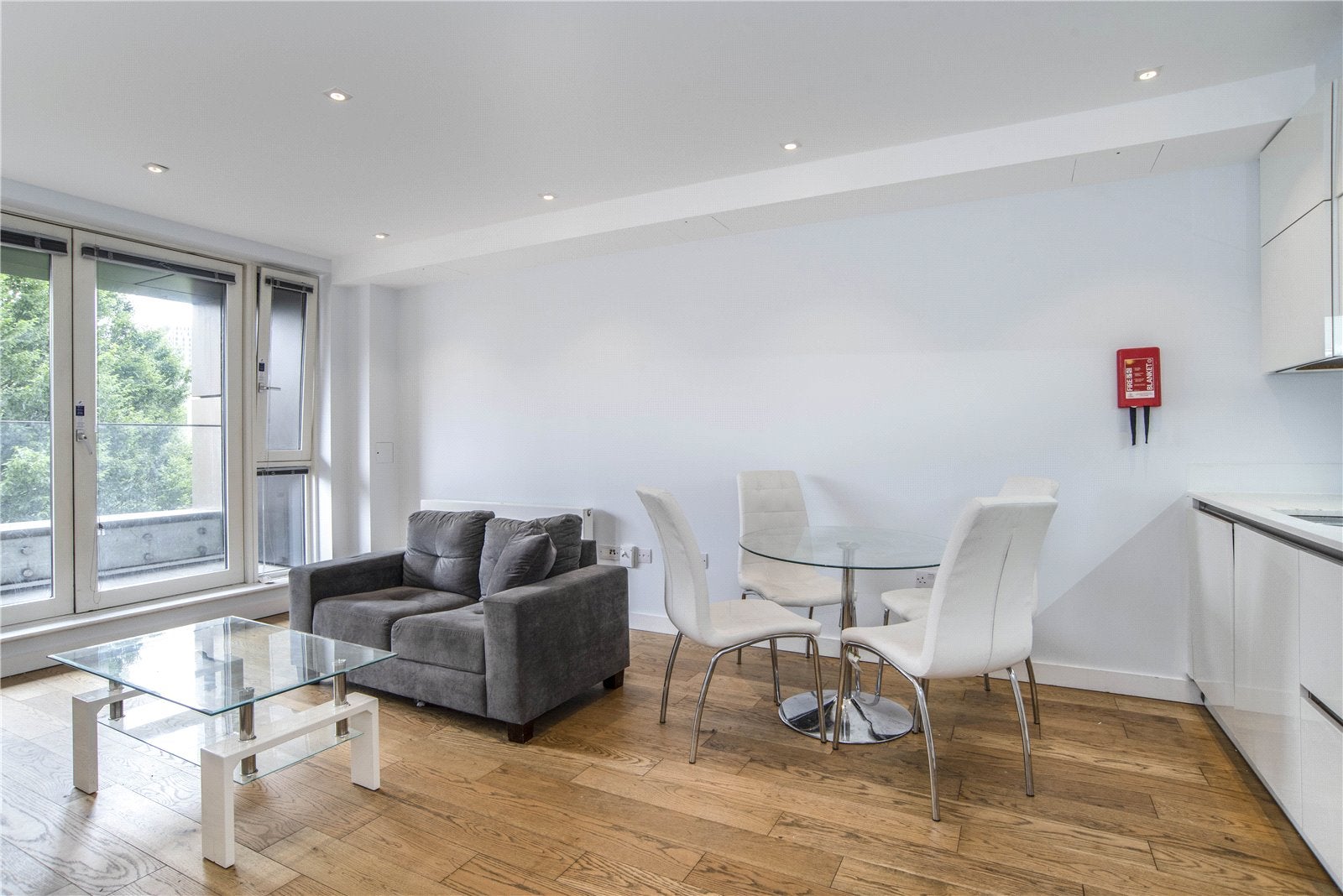 Flat Heneage Street in Greater London