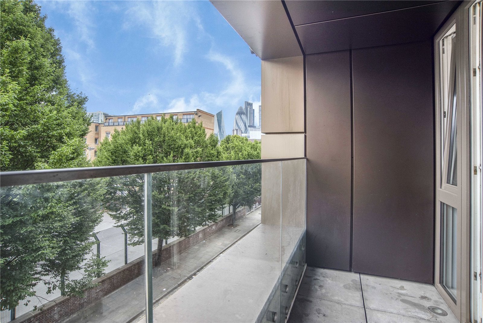Flat Heneage Street in Greater London
