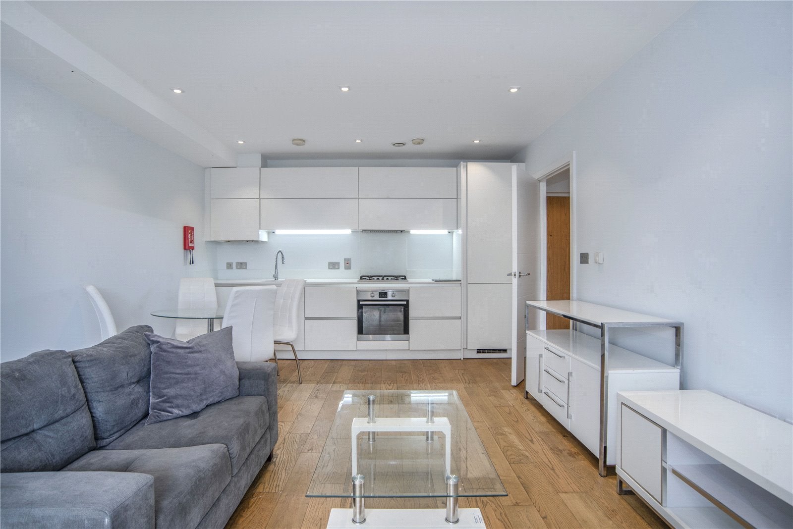 Flat Heneage Street in Greater London