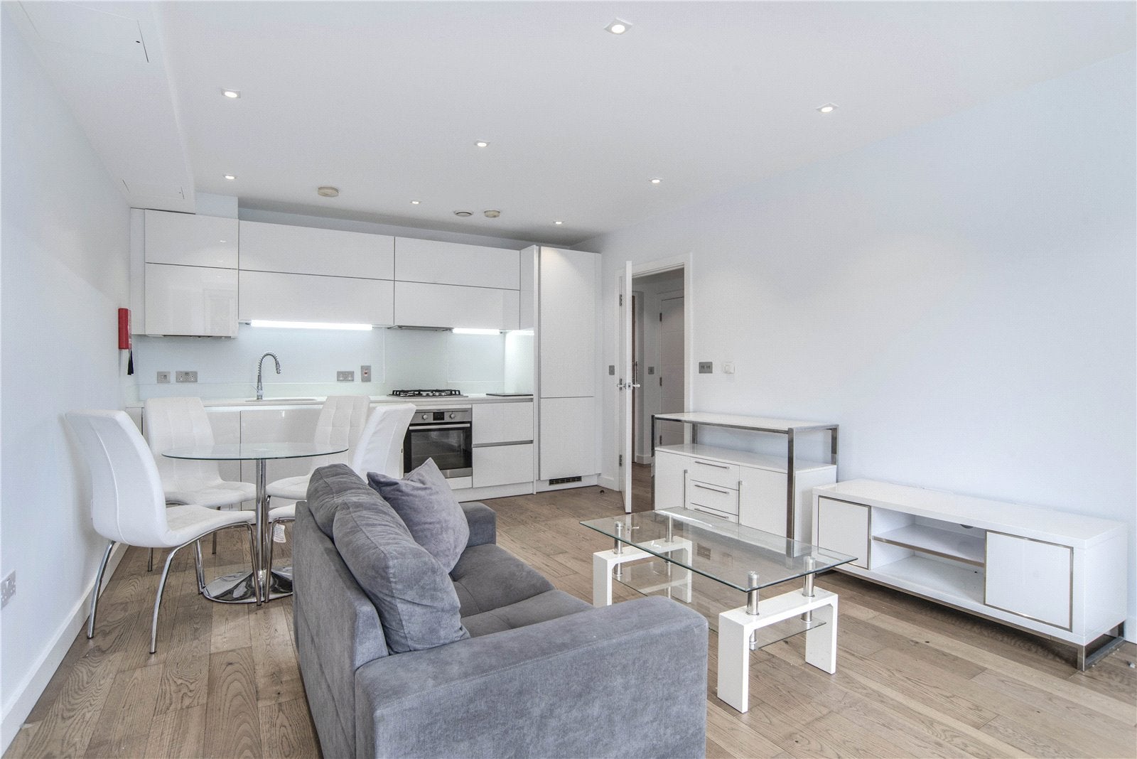 Flat Heneage Street in Greater London