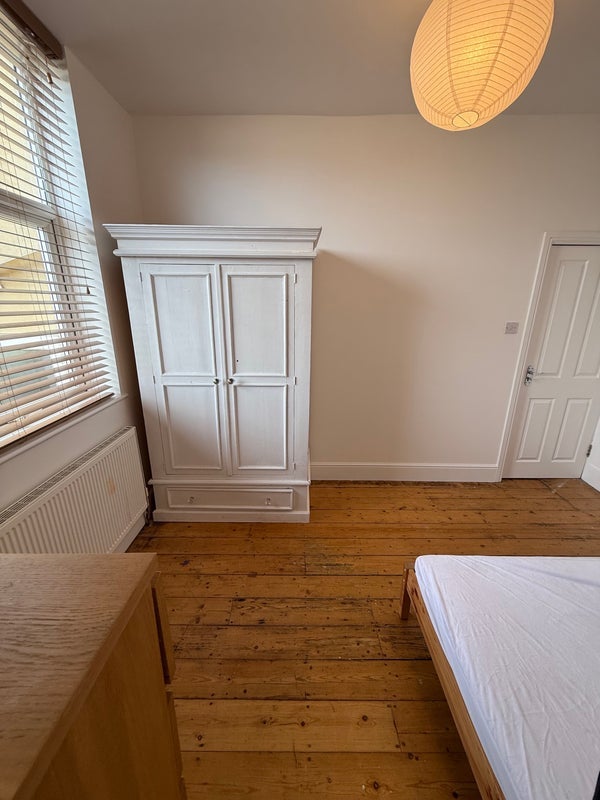 Room Robertson Road in Bristol