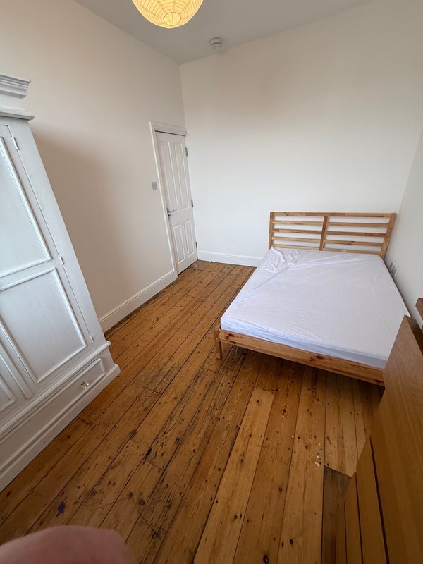 Room Robertson Road in Bristol