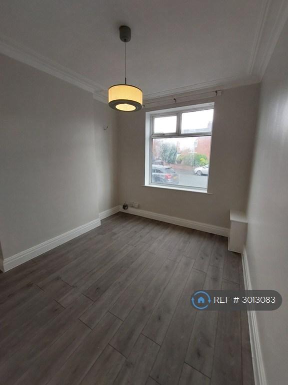 House Whitegate Lane in Chadderton