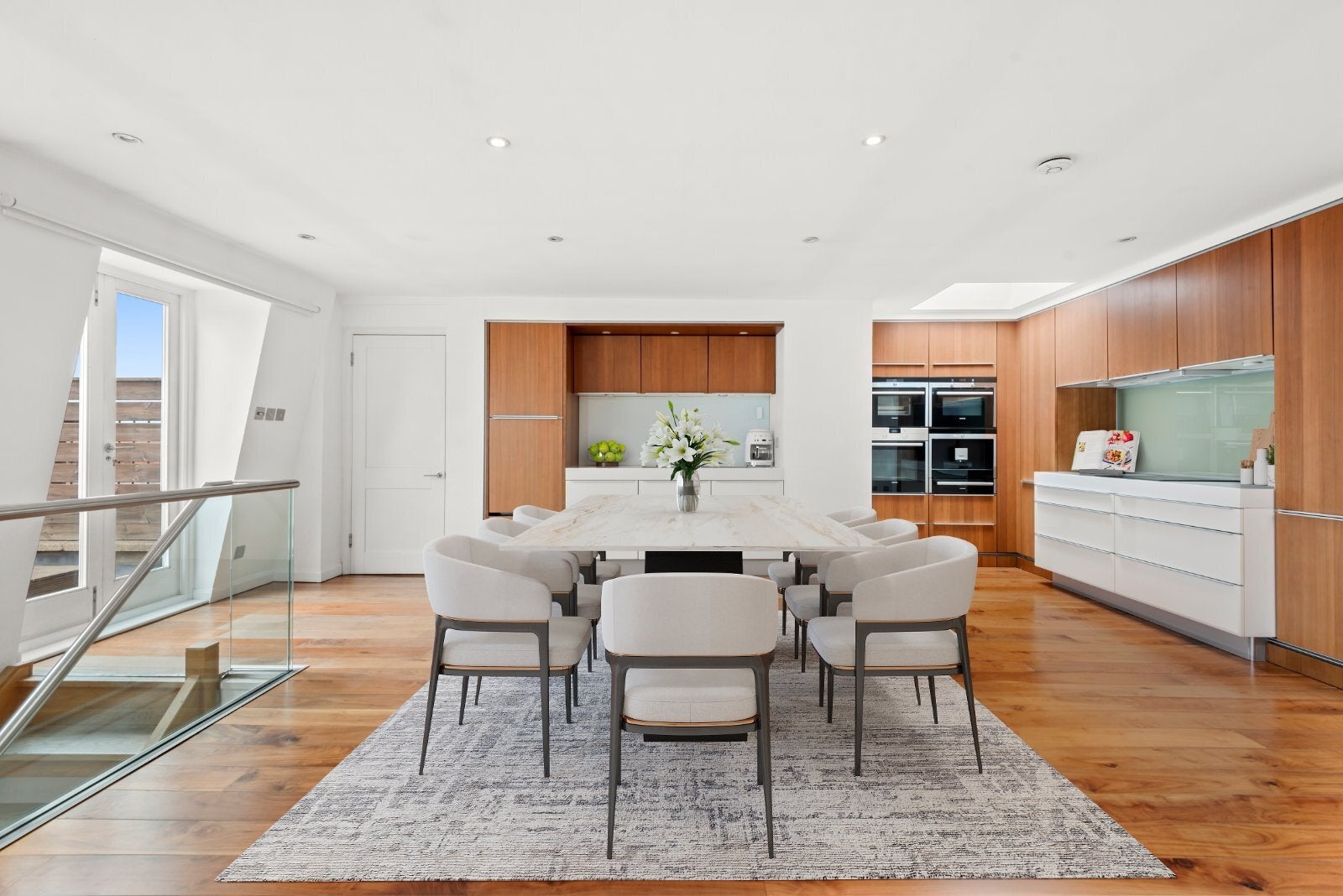 Flat Biddulph Road in City of Westminster
