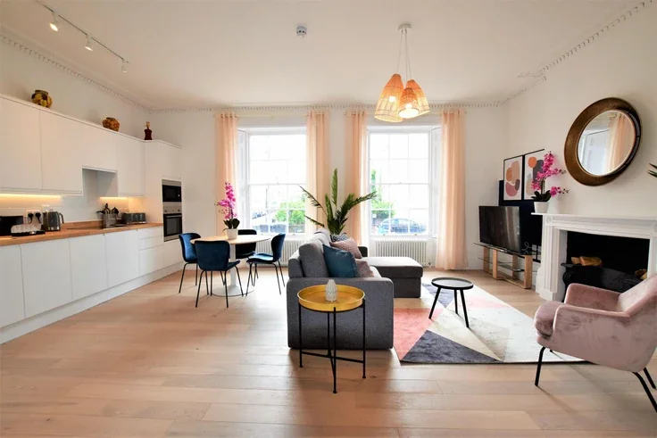 Flat Triangle West in Bristol