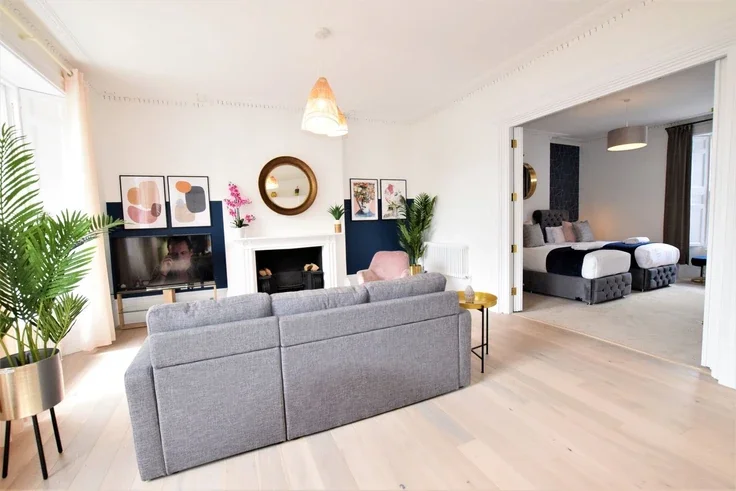 Flat Triangle West in Bristol