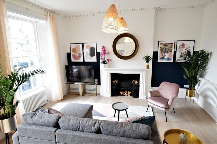 Flat Triangle West in Bristol