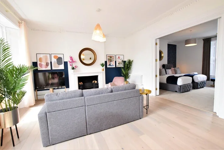 Flat Triangle West in Bristol