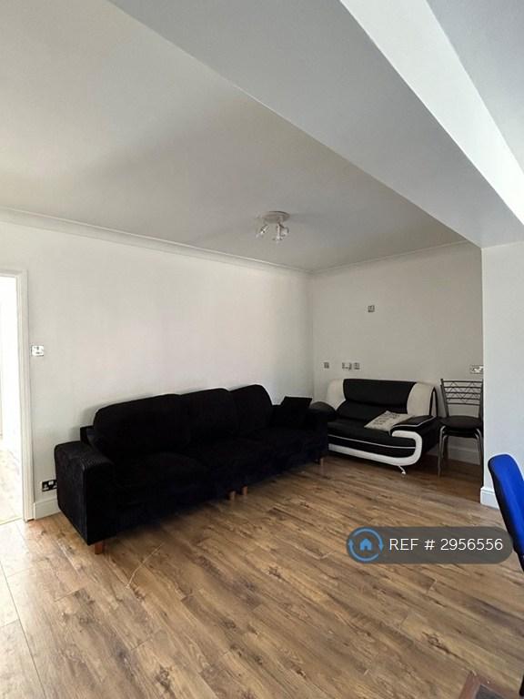 House Restons Crescent in Greater London