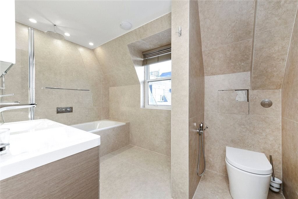 Flat Boydell Court in Greater London
