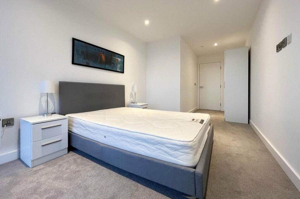 Flat Dagmar Court in London