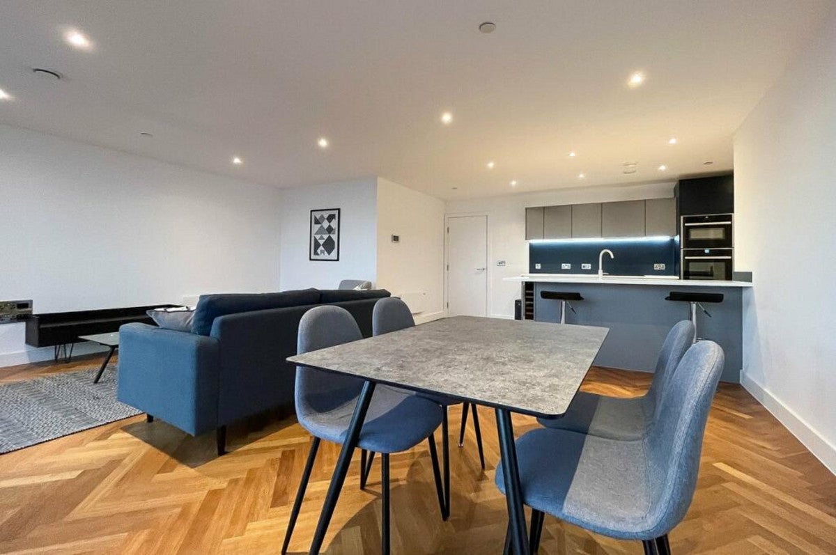 Flat Dagmar Court in London