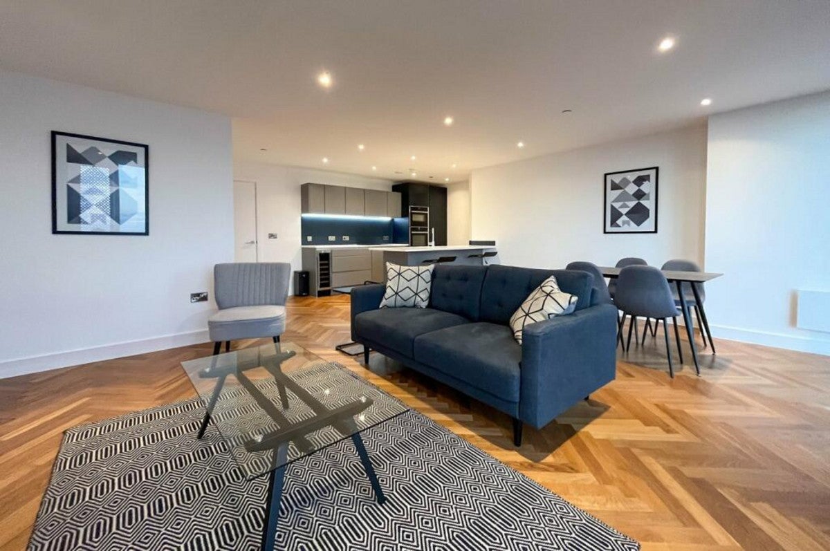 Flat Dagmar Court in London