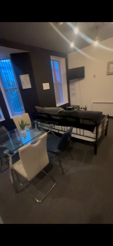 Room Clifton Road in Liverpool