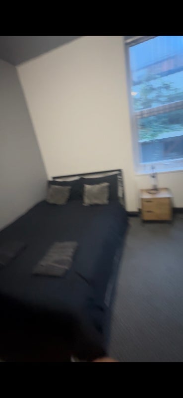 Room Clifton Road in Liverpool