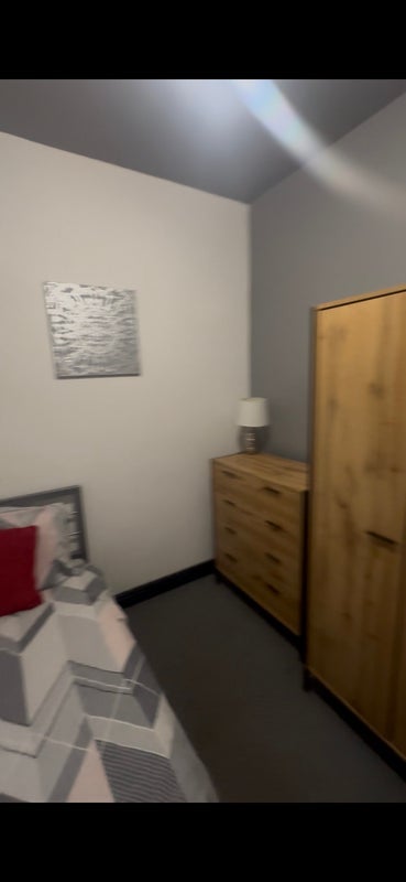 Room Clifton Road in Liverpool