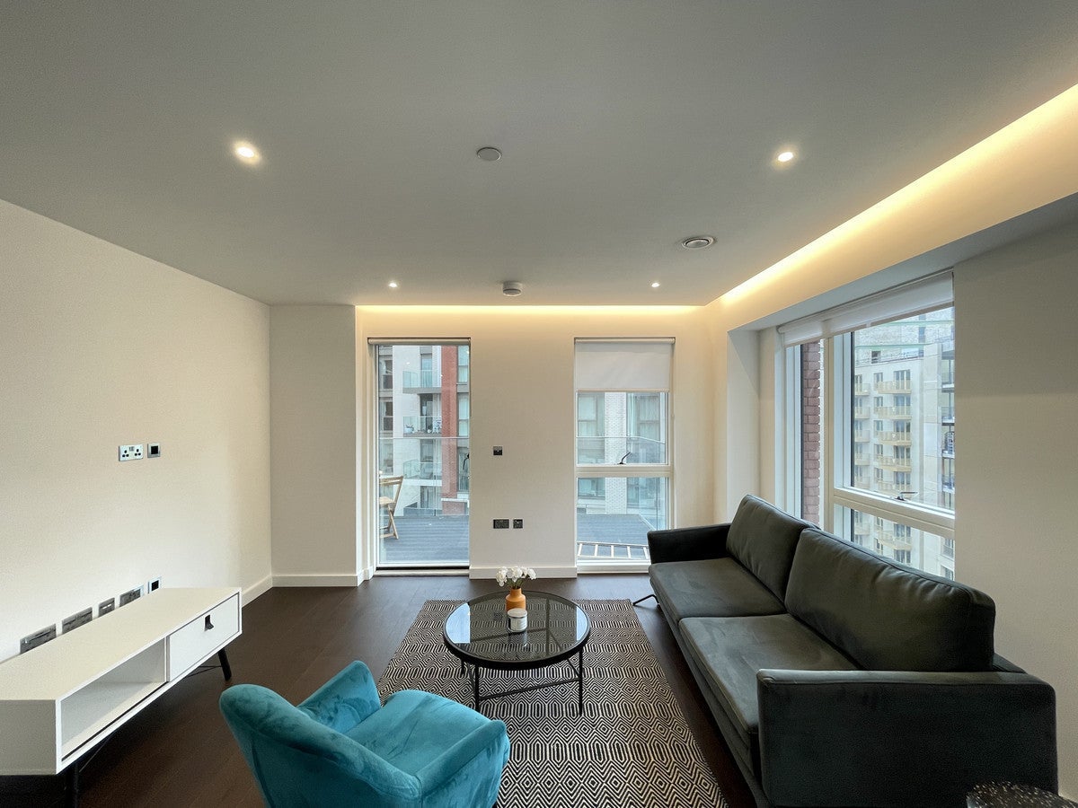Flat Malthouse Road in London