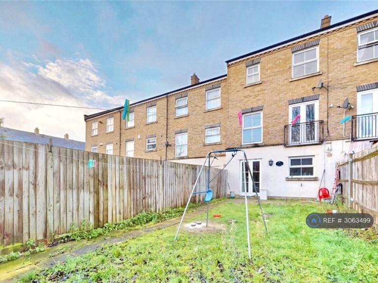Room Chilcott Close in Greater London