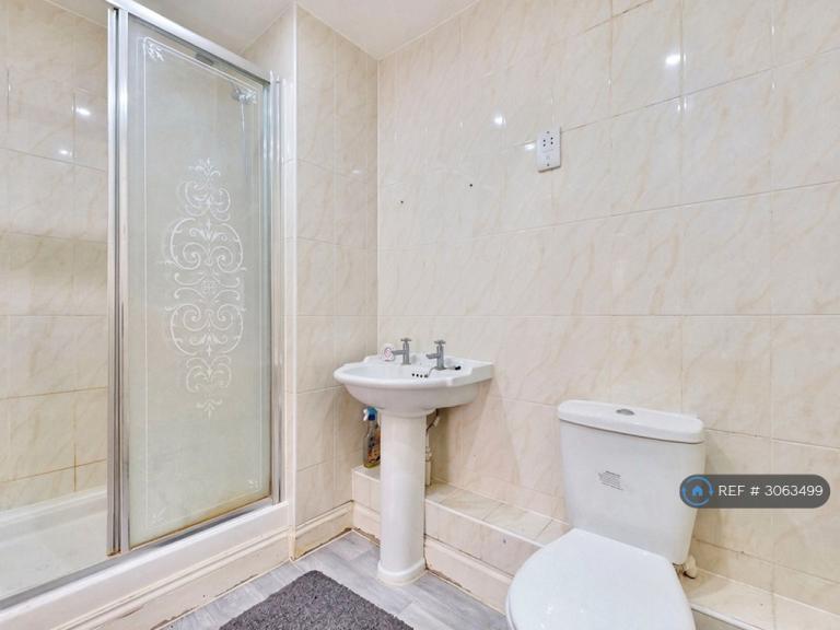 Room Chilcott Close in Greater London