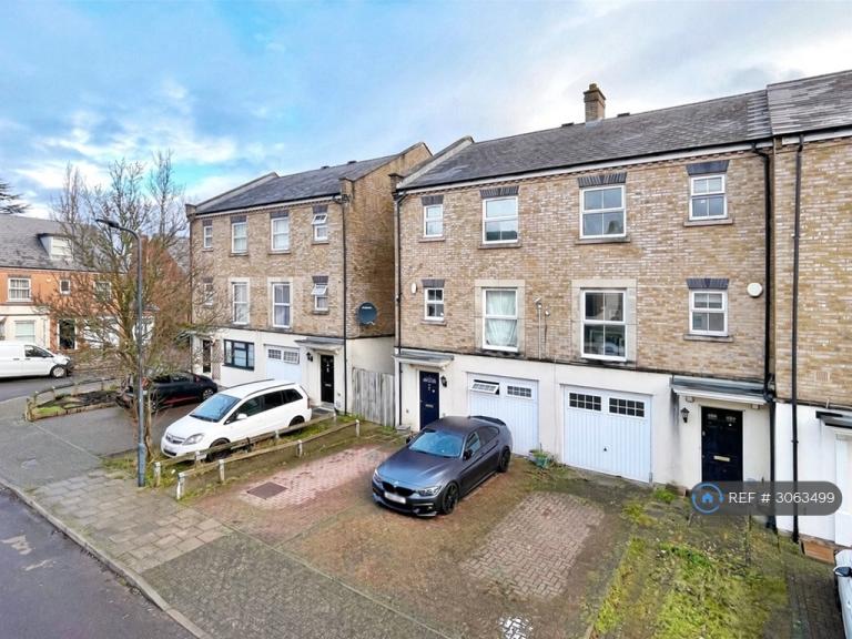 Room Chilcott Close in Greater London