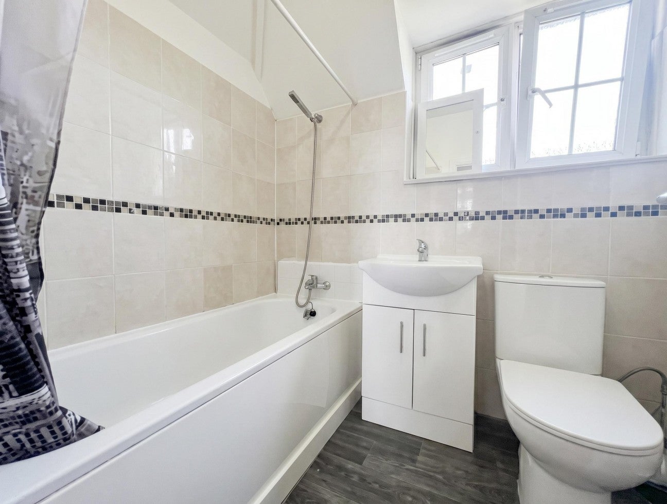 Room Lordship Lane in Greater London