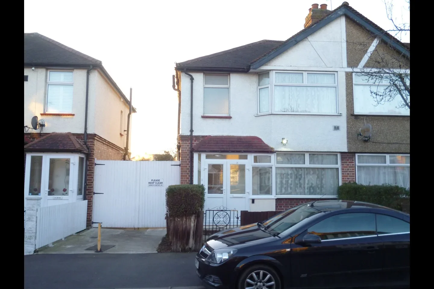 House Buckingham Avenue in Greater London