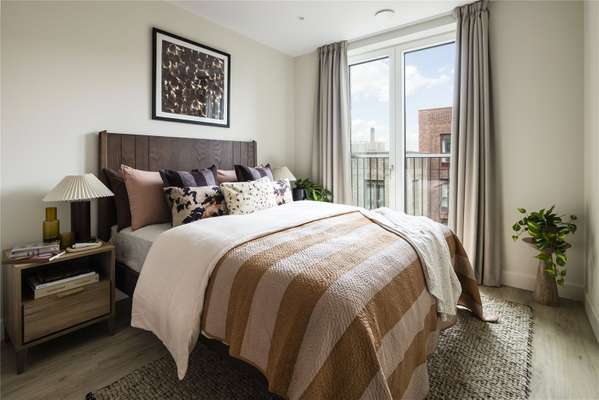 Flat Clements Road in Greater London