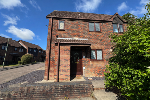 House Vanburgh Gardens in Basingstoke and Deane