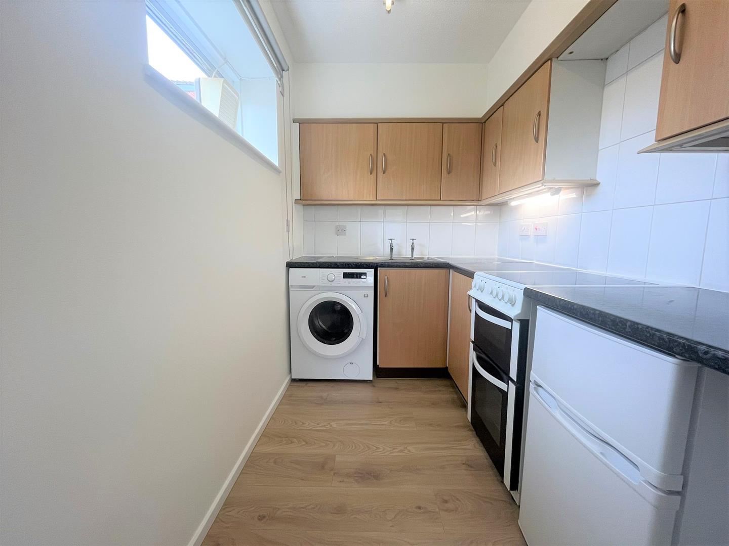 Flat Clarkes Drive in Greater London